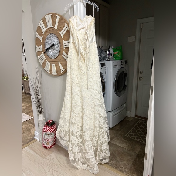 Maggie Sottero Lace Wedding Dress - Picture 6 of 10